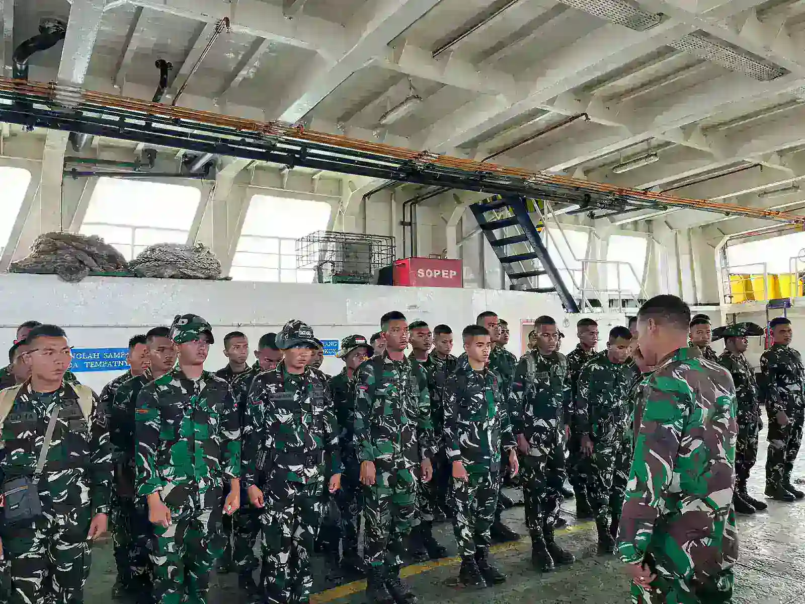 Satgas TMMD 127 Kodim 0432/Basel Penyebrangan Personel dan Material Upacara Penutupan TMMD