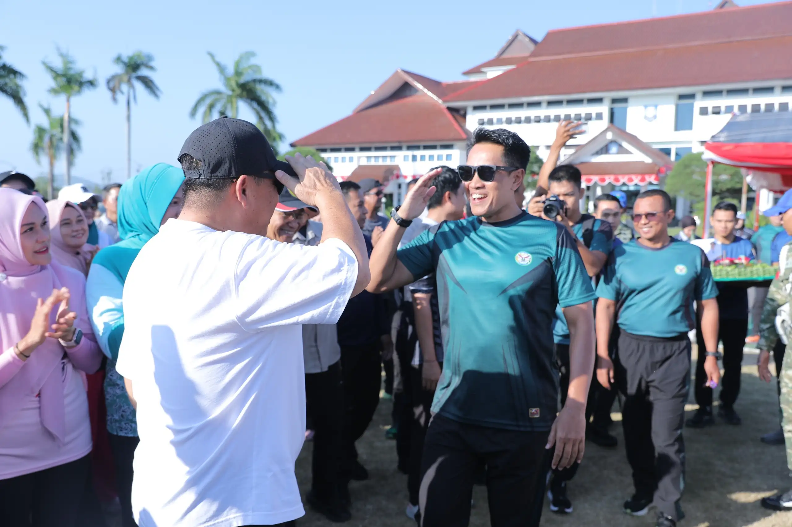 Sehat Bersama, Produktif Bersama: Pemprov Babel Semarakkan Senam Sehat dan Kejutan Ulang Tahun Gubernur Hidayat Arsani