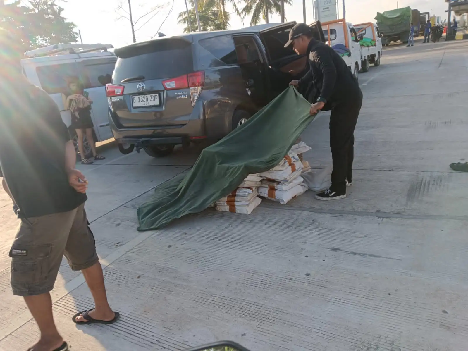 Satgas Trisakti Amankan 60 Keping Lempengan Timah di Pelabuhan Tanjung Kalian, Diduga Libatkan Oknum Aparat