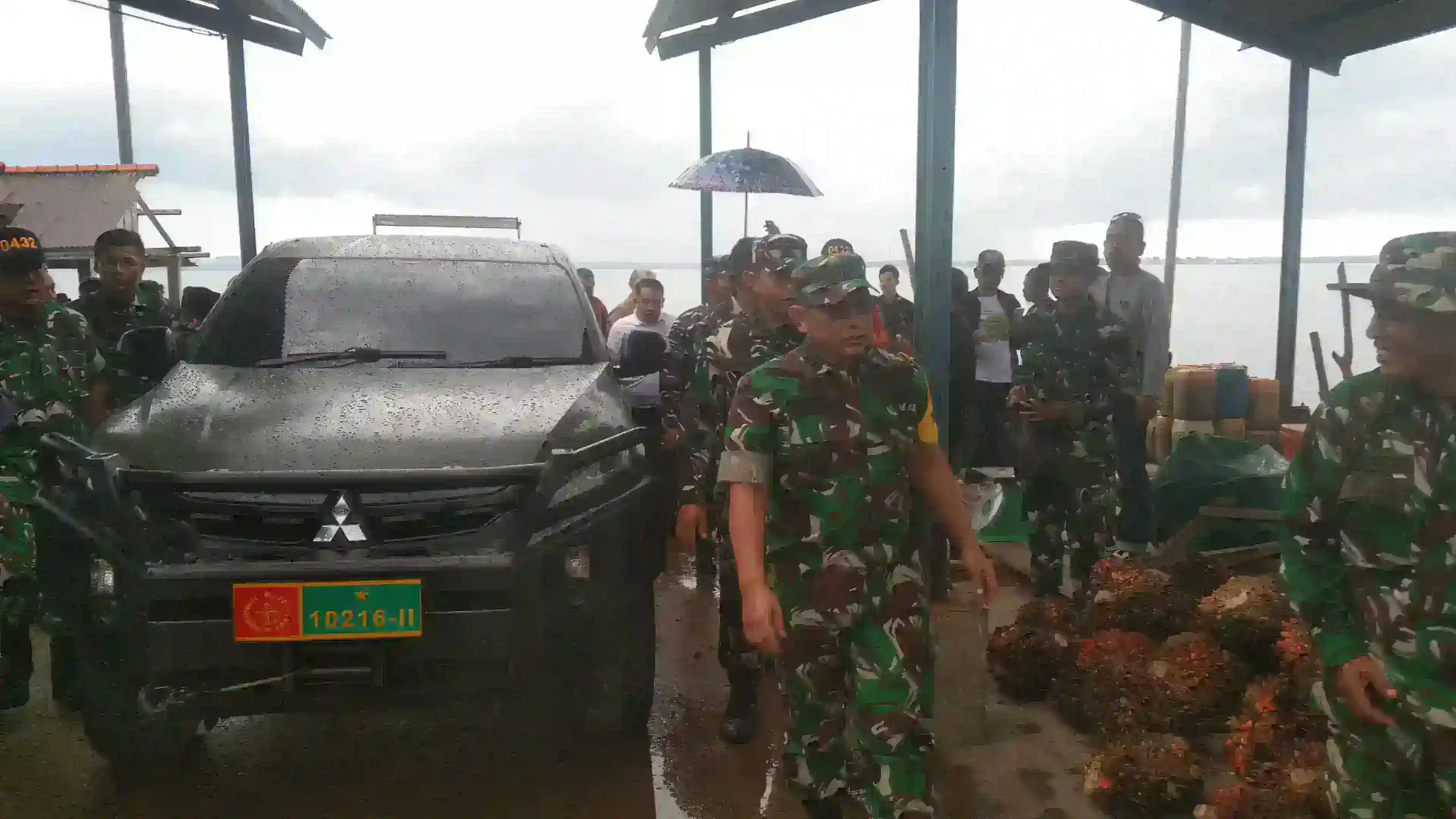 Libatkan Timwasev Mabesad & Frokopinda Basel, Satgas TMMD serahkan Baksos Sembako Stunting dan Lansia