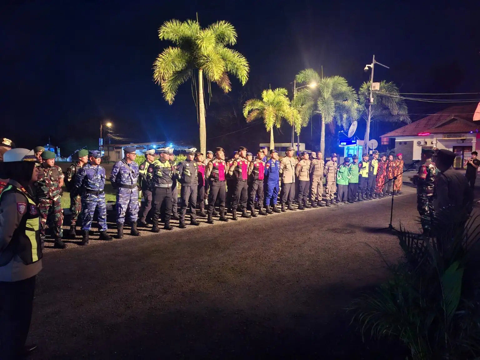 Menciptakan Kondisi Kondusif di wilayah TNI-Polri Laksanakan Patroli Bersama
